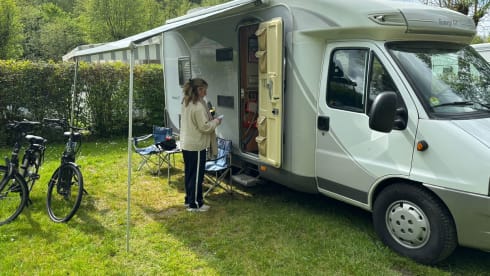 Hymer  – 2p Hymer camper + bicycle carrier