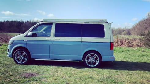 Penelope – Luxury VW T6 4 berth Campervan