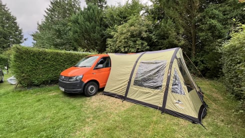 Generale Bee – 2 berth Volkswagen campervan from 2017