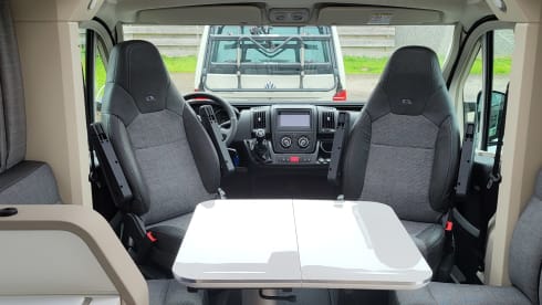Compact DL – Very spacious camper with air conditioning in the living area and complete inventory