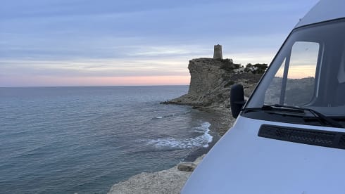 Komeet – Adventurous Mercedes Sprinter for rent!