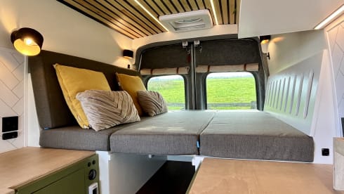 Nomad – Luxe Off-Grid Ford Transit – Airco – 6 kWh – Vrij Kamperen