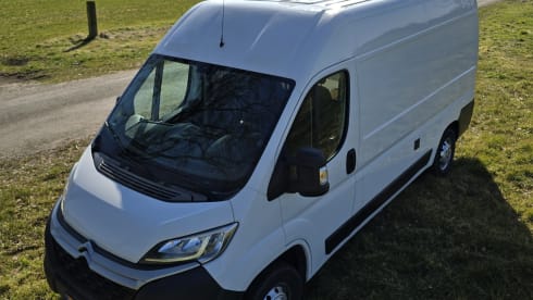 Bravo – 2p off-grid camper (conversion 2024)