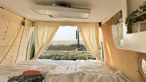 Bohemies authentic camping  – Compact & complete VW Camper, off-grid road trip bus for 2-3 people