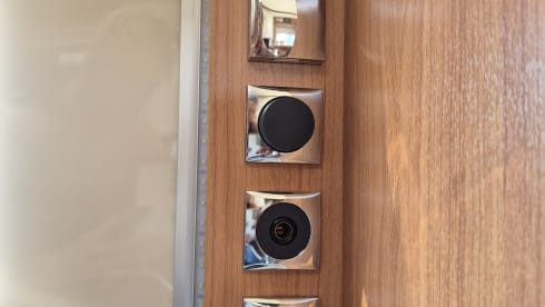 Lexi – Very nice and luxurious complete large camper