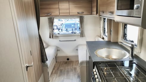 Hendy  – 6 berth Swift edge from 2021