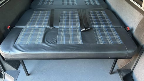 LWB Automatic VW Transporter – Beautiful Blue Transporter. Automatic, Long Wheel Base. Central London 