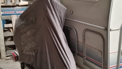 Robert 💕 – Cozy camper for 4 people. with engine block from 2014!