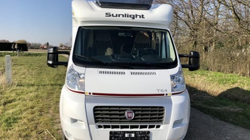 Very nice and complete spacious family camper for 2-4 persons