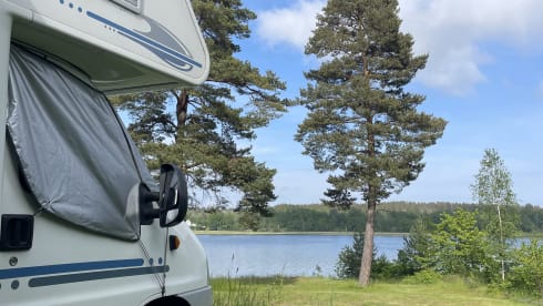 Ons huisje – Off-grid 5P alkoof Adria met Maxxfan