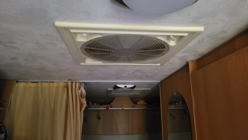 Vincy – SARDINIA CAMPER: Camper rental 6 beds and 6 travel