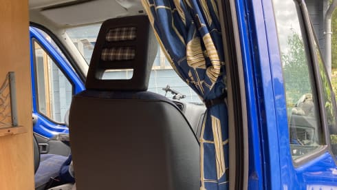 De Blauwe – 2p Pössl Peugeot Boxer bus uit 2001