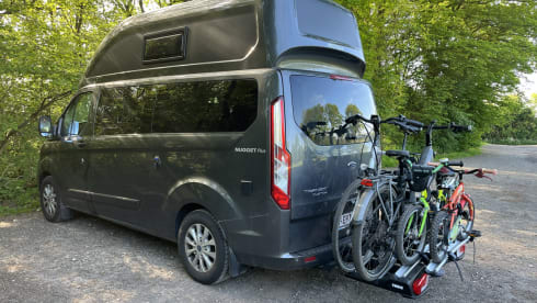 D'eropuit – New campervan Ford Nugget Plus with high roof - 4 people