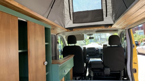 KIWI GOLD (6) – Renault Trafic Eco bus camper completely self-sufficient
