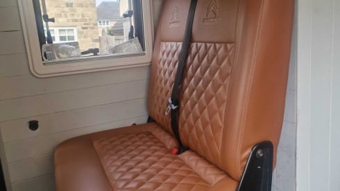 Miss Moneypit – Off Grid 4 berth Citroën Campervan