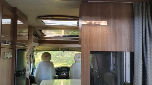 Beautiful luxury and compact (6.40 meters) motorhome with everything you wish for...