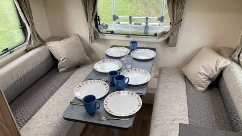 Fantastic 6 Berth Swift Edge 486 Motorhome