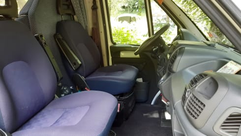 A self-contained coachbuilt for traveling freely! Pura Vida!