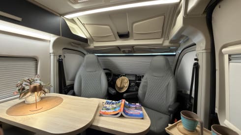 Making Memories 14 – 2024 Chausson V697 buscamper uit 2025 Automaat, Off Grid, Lengte bedden,
