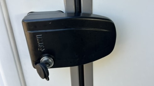 RV Camper – Nieuwe, luxueus ingerichte 4-persoonscamper