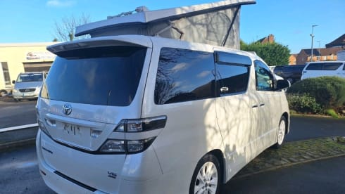 VEL – Toyota campervan met 2 slaapplaatsen uit 2009