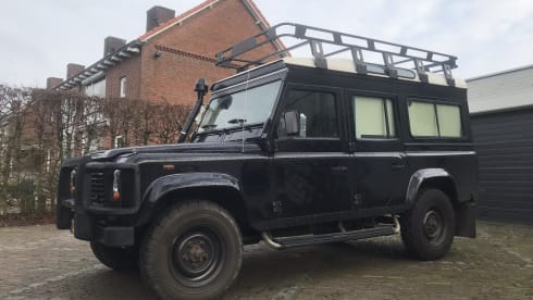 Waldo – Landrover Defender 110 - Tough enough for your adventure