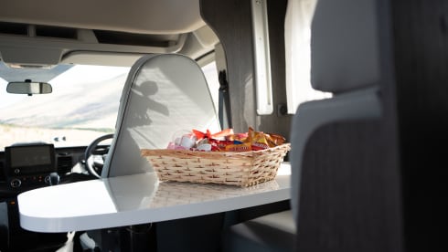 5 berth Ford roller team 685