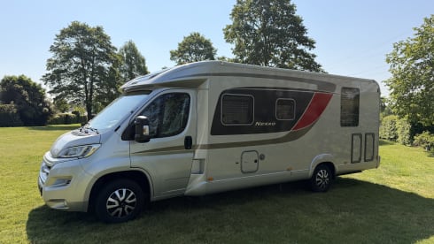 Burstner Nexxo T740 – 3p Bürstner semi-integrated uit 2015