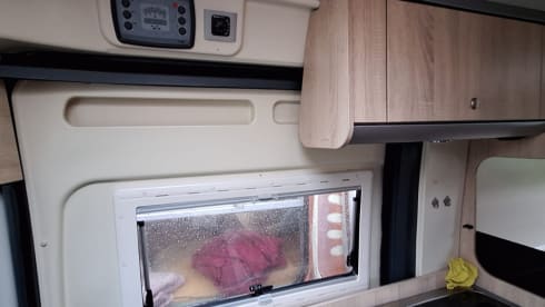 Grizzly the Gray – Self-sufficient Peugeot Boxer Camper for 2 Persons