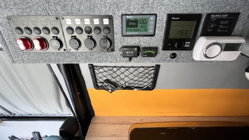 Decks – 4 berth 5 Belt Campervan