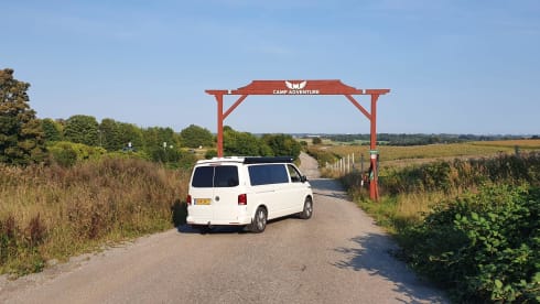 Camperke Mees – Cozy 2-person camper with 4 seats