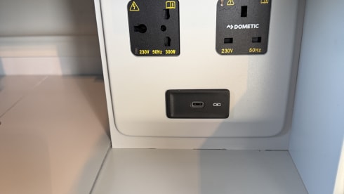  Betty – Volkswagen California Ocean EHybrid 2025 met 4 slaapplaatsen