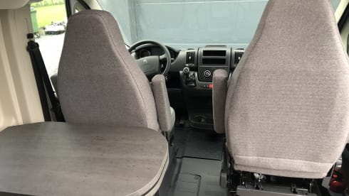 Peugeot – Camper van 6.4