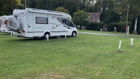 Onze camper is ook gedurende de bouwvak vakantie 2026 beschikbaar voor verhuur – 4p Dethleffs Esprit 7090 semi-integrated