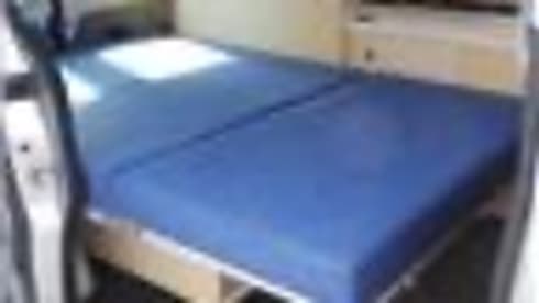 Viv – Handy and complete bus camper