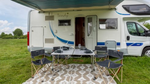 Available again for the summer. Relax with a luxury 4-6 person camper on your trip