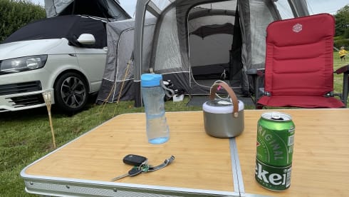 Freddie – 4 berth Volkswagen campervan from 2018 (Air con & Diesel heater)