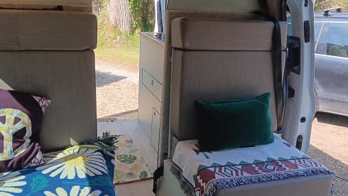 DUSTY – FORD TRANSIT CUSTOM HIGH TOP - UP TO 5 BERTH