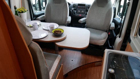 Gouden koets – An almost new Possl 2Win Plus camper from 2020, Euro6 and 141 hp