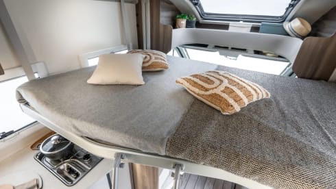 Compleet uitgeruste Roller Team semi-integrated uit 2025 met Starlink