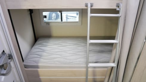 Chausson C656 Alcove, 6 Seats/Berths