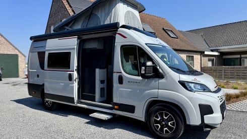 Pol – luxurious long bus camper!