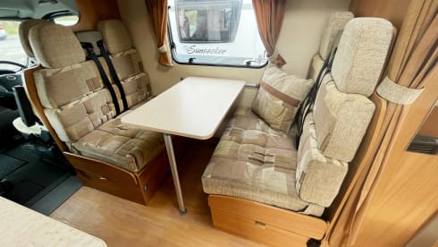 Oliver – Superb 6 berth Swift Motorhome