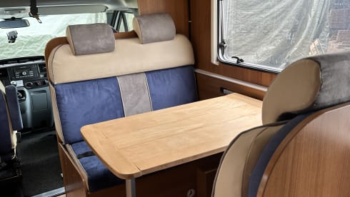Memo – 6 person Carado alcove camper