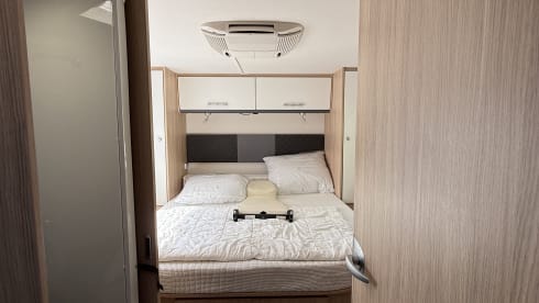 4 person Sunlight semi-integrated from 2019 AS NEW with air conditioning