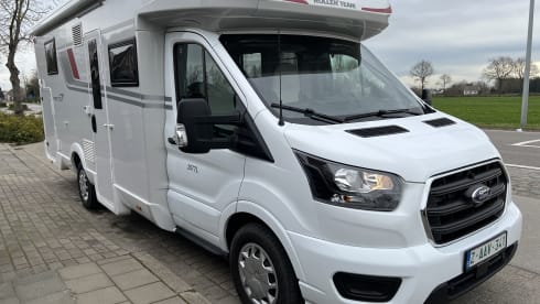 Loft On Wheels 5.0 – Recent automatic camper for 4 people