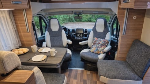 Weinsberg CaraSuite – New family camper, all-in rental price