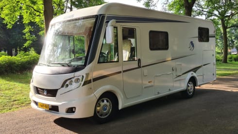 Birdy – Great camper with 4 fixed beds for family or events - XL garage