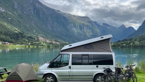 Ford Nugget pop-up roof camper