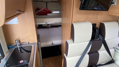 Moses The Van – Moses The Van: 4 person Fiat bus camper from 2011